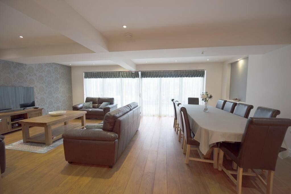 Luxury 6 Bedroom House With Parking - Northwood Exterior photo